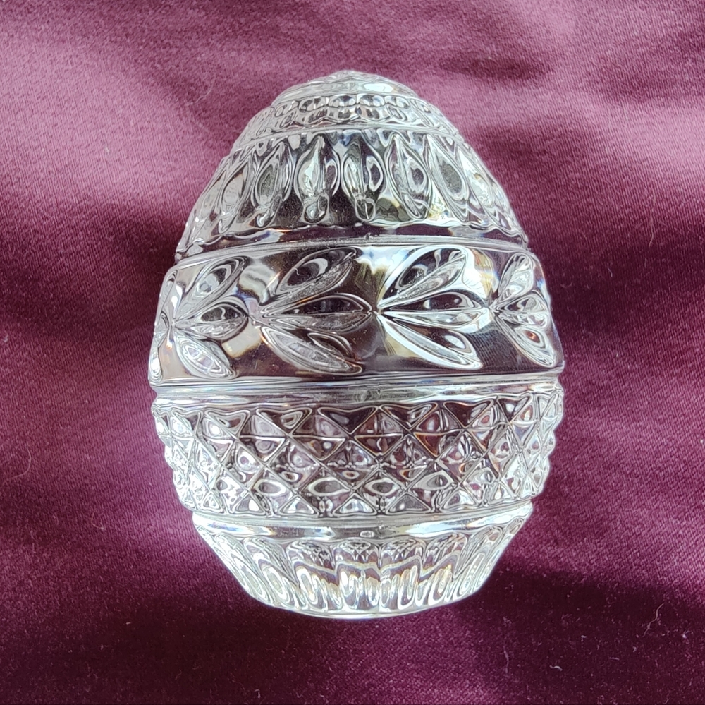 1988 Franklin Mint Cut Crystal Glass Egg Paperweight